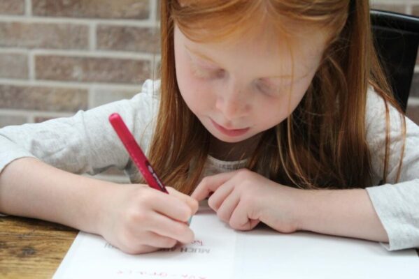 How to help children learn and write Chinese characters